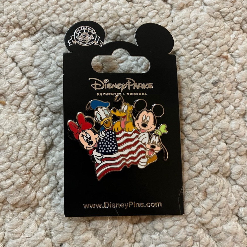 Mickey Mouse Minnie Mouse Donald Duck Pluto Goofy Gang and American Flag Pin